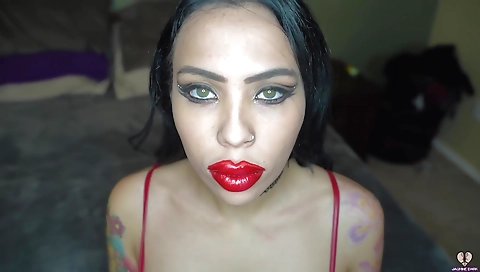 Sexy chiara blancheing her feet in the park