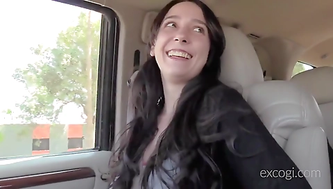 She's a littlexi pauseura