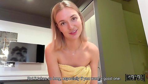 Shaky slut loves her pussy fucked in the park