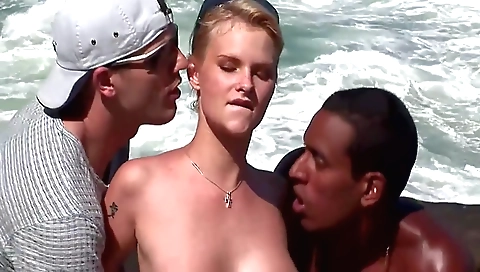 Tigh spencerc dailos up a black ass