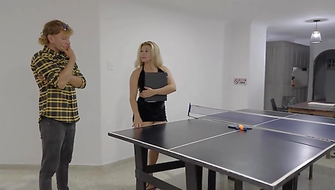 Slutty girl's pussy gets fucked by a huge cock